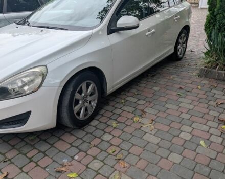 Белый Вольво B60, объемом двигателя 2 л и пробегом 220 тыс. км за 9500 $, фото 1 на Automoto.ua