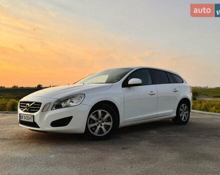 Белый Вольво B60, объемом двигателя 2.4 л и пробегом 345 тыс. км за 10500 $, фото 1 на Automoto.ua