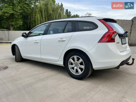 Белый Вольво B60, объемом двигателя 2 л и пробегом 302 тыс. км за 10200 $, фото 1 на Automoto.ua