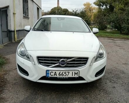 Белый Вольво B60, объемом двигателя 1.98 л и пробегом 250 тыс. км за 8900 $, фото 1 на Automoto.ua