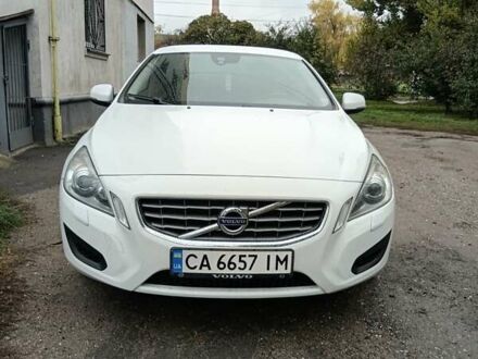 Белый Вольво B60, объемом двигателя 1.98 л и пробегом 250 тыс. км за 8900 $, фото 1 на Automoto.ua