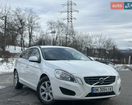 Белый Вольво B60, объемом двигателя 2.4 л и пробегом 203 тыс. км за 12699 $, фото 1 на Automoto.ua