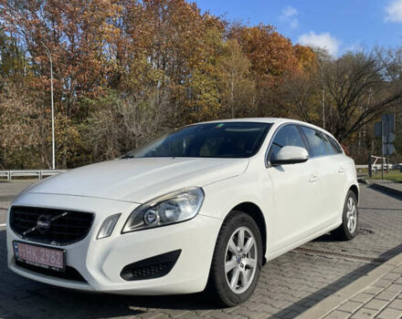 Белый Вольво B60, объемом двигателя 2 л и пробегом 280 тыс. км за 10300 $, фото 1 на Automoto.ua