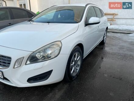 Білий Вольво B60, об'ємом двигуна 1.56 л та пробігом 198 тис. км за 10000 $, фото 1 на Automoto.ua