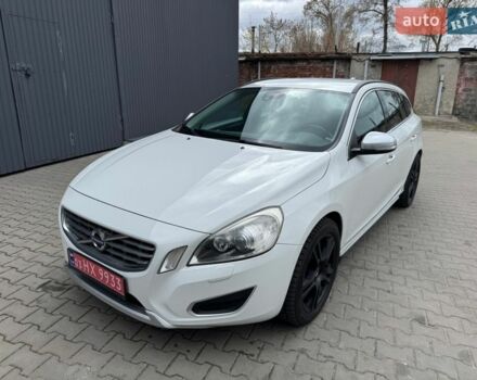 Белый Вольво B60, объемом двигателя 2.4 л и пробегом 160 тыс. км за 13900 $, фото 1 на Automoto.ua