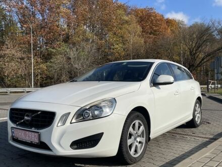 Белый Вольво B60, объемом двигателя 2 л и пробегом 280 тыс. км за 10300 $, фото 1 на Automoto.ua
