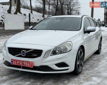 Белый Вольво B60, объемом двигателя 2.4 л и пробегом 234 тыс. км за 12600 $, фото 1 на Automoto.ua