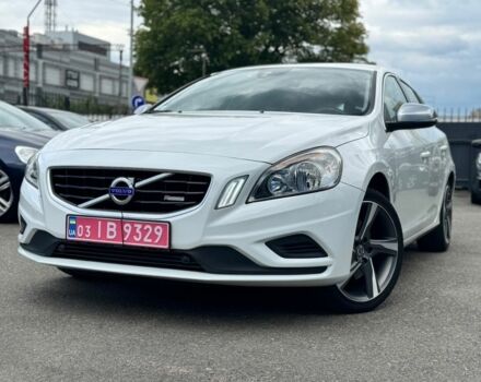 Белый Вольво B60, объемом двигателя 2.4 л и пробегом 249 тыс. км за 14472 $, фото 1 на Automoto.ua