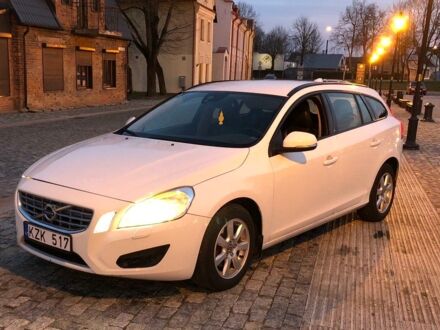 Білий Вольво B60, об'ємом двигуна 1.6 л та пробігом 161 тис. км за 7756 $, фото 1 на Automoto.ua
