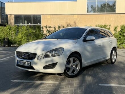 Белый Вольво B60, объемом двигателя 1.6 л и пробегом 289 тыс. км за 7900 $, фото 1 на Automoto.ua