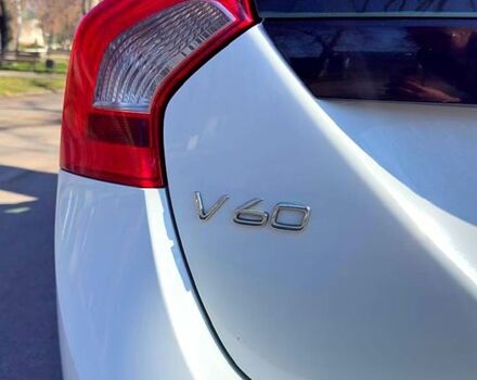 Белый Вольво B60, объемом двигателя 1.6 л и пробегом 335 тыс. км за 8900 $, фото 1 на Automoto.ua