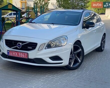 Белый Вольво B60, объемом двигателя 2.4 л и пробегом 236 тыс. км за 12499 $, фото 1 на Automoto.ua