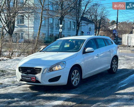 Білий Вольво B60, об'ємом двигуна 2 л та пробігом 288 тис. км за 9990 $, фото 1 на Automoto.ua