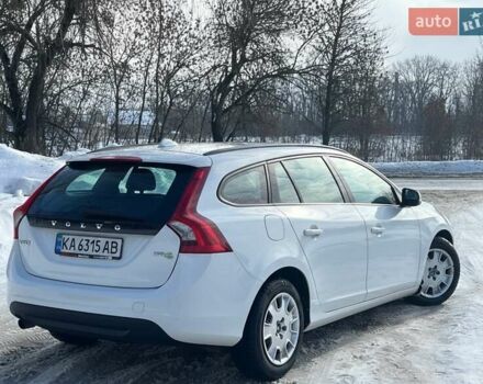 Белый Вольво B60, объемом двигателя 1.6 л и пробегом 287 тыс. км за 10700 $, фото 1 на Automoto.ua
