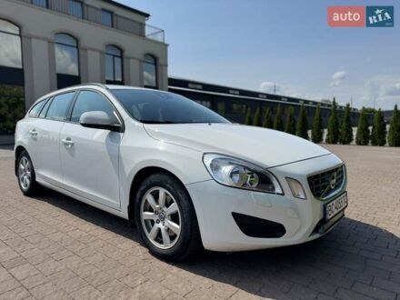 Белый Вольво B60, объемом двигателя 1.6 л и пробегом 211 тыс. км за 9500 $, фото 1 на Automoto.ua