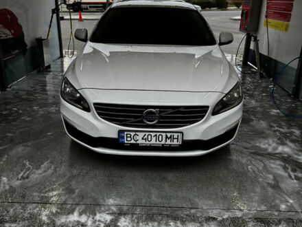 Белый Вольво B60, объемом двигателя 1.56 л и пробегом 306 тыс. км за 10413 $, фото 1 на Automoto.ua
