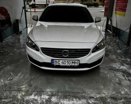 Белый Вольво B60, объемом двигателя 1.56 л и пробегом 306 тыс. км за 10413 $, фото 1 на Automoto.ua