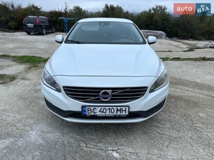 Белый Вольво B60, объемом двигателя 1.6 л и пробегом 335 тыс. км за 10000 $, фото 1 на Automoto.ua