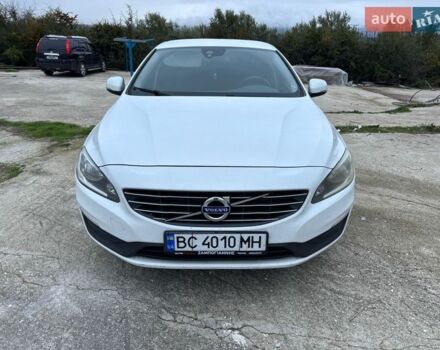 Белый Вольво B60, объемом двигателя 1.6 л и пробегом 335 тыс. км за 9000 $, фото 1 на Automoto.ua