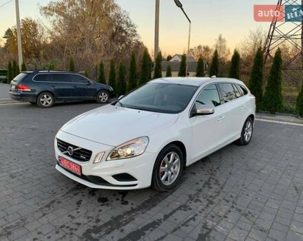 Белый Вольво B60, объемом двигателя 1.98 л и пробегом 183 тыс. км за 12900 $, фото 1 на Automoto.ua