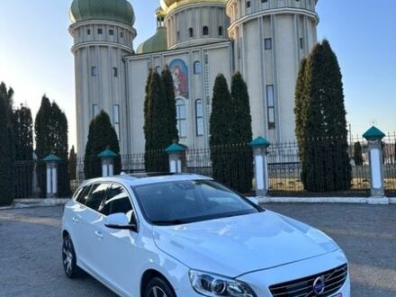 Белый Вольво B60, объемом двигателя 2.4 л и пробегом 226 тыс. км за 15599 $, фото 1 на Automoto.ua