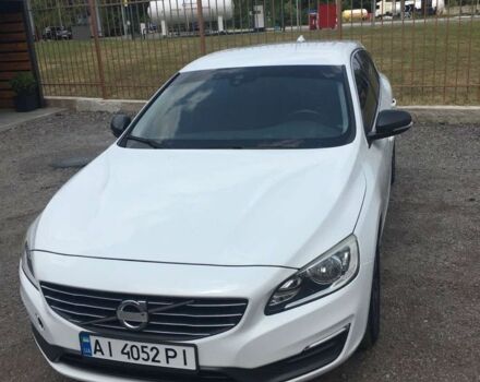 Белый Вольво B60, объемом двигателя 1.6 л и пробегом 185 тыс. км за 12500 $, фото 1 на Automoto.ua