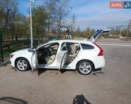 Білий Вольво B60, об'ємом двигуна 1.97 л та пробігом 168 тис. км за 11700 $, фото 1 на Automoto.ua