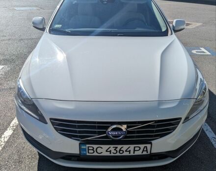 Белый Вольво B60, объемом двигателя 1.97 л и пробегом 231 тыс. км за 10900 $, фото 1 на Automoto.ua