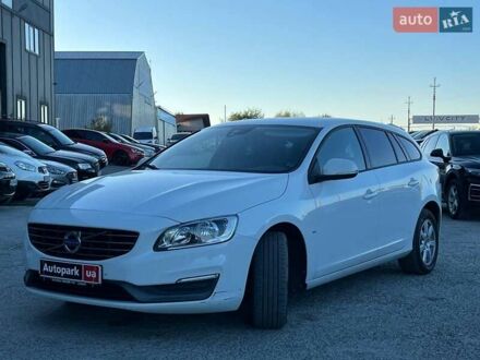 Белый Вольво B60, объемом двигателя 2 л и пробегом 300 тыс. км за 13940 $, фото 1 на Automoto.ua