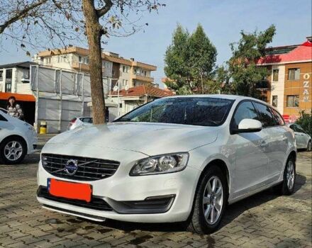 Белый Вольво B60, объемом двигателя 1.6 л и пробегом 250 тыс. км за 8000 $, фото 1 на Automoto.ua