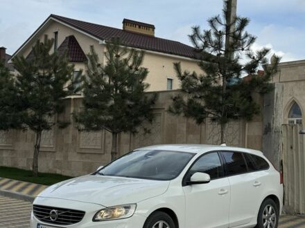 Білий Вольво B60, об'ємом двигуна 1.6 л та пробігом 200 тис. км за 4999 $, фото 1 на Automoto.ua