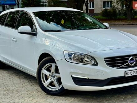 Білий Вольво B60, об'ємом двигуна 2 л та пробігом 243 тис. км за 12399 $, фото 1 на Automoto.ua
