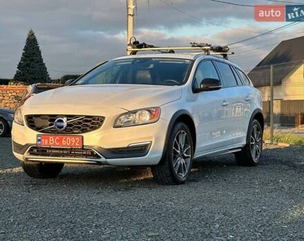 Белый Вольво B60, объемом двигателя 2.5 л и пробегом 203 тыс. км за 15500 $, фото 1 на Automoto.ua