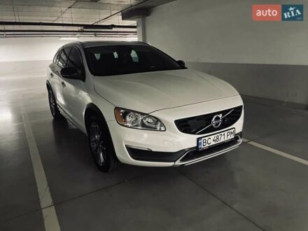 Белый Вольво B60, объемом двигателя 2.5 л и пробегом 161 тыс. км за 13900 $, фото 1 на Automoto.ua