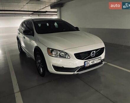 Белый Вольво B60, объемом двигателя 2.5 л и пробегом 161 тыс. км за 13900 $, фото 1 на Automoto.ua