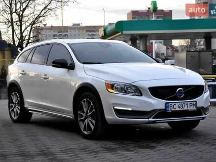 Белый Вольво B60, объемом двигателя 2.5 л и пробегом 161 тыс. км за 13999 $, фото 1 на Automoto.ua