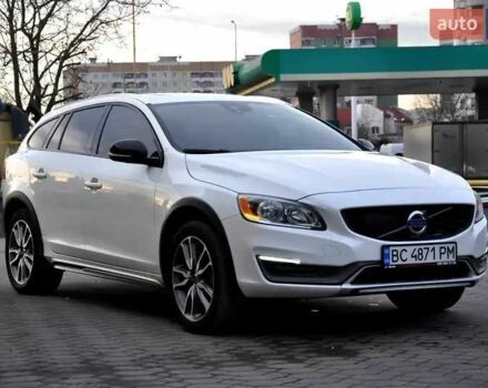 Белый Вольво B60, объемом двигателя 2.5 л и пробегом 161 тыс. км за 13999 $, фото 1 на Automoto.ua