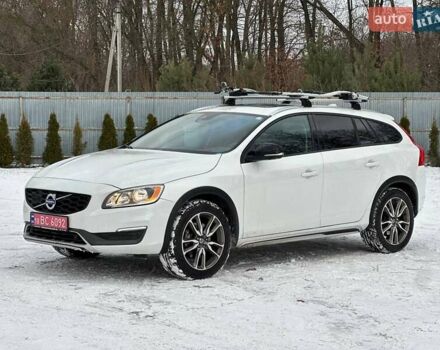 Белый Вольво B60, объемом двигателя 2.5 л и пробегом 203 тыс. км за 14000 $, фото 1 на Automoto.ua