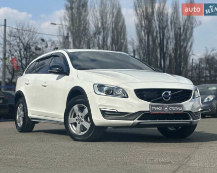 Белый Вольво B60, объемом двигателя 1.97 л и пробегом 194 тыс. км за 15900 $, фото 1 на Automoto.ua