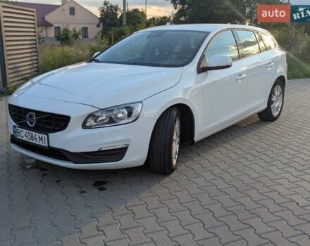 Белый Вольво B60, объемом двигателя 2 л и пробегом 228 тыс. км за 14200 $, фото 1 на Automoto.ua