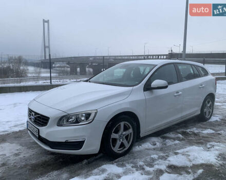 Білий Вольво B60, об'ємом двигуна 2 л та пробігом 265 тис. км за 12200 $, фото 1 на Automoto.ua