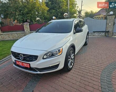 Белый Вольво B60, объемом двигателя 2.5 л и пробегом 176 тыс. км за 15950 $, фото 1 на Automoto.ua