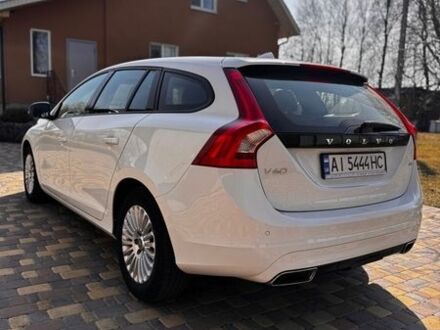 Белый Вольво B60, объемом двигателя 2.4 л и пробегом 217 тыс. км за 15500 $, фото 1 на Automoto.ua
