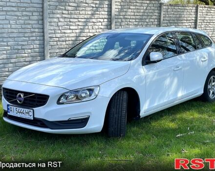 Белый Вольво B60, объемом двигателя 2.4 л и пробегом 220 тыс. км за 14500 $, фото 1 на Automoto.ua