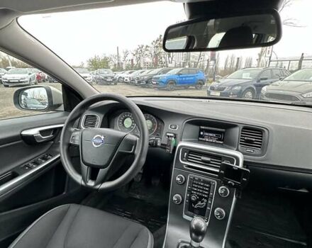 Бежевый Вольво B60, объемом двигателя 1.6 л и пробегом 215 тыс. км за 9700 $, фото 26 на Automoto.ua