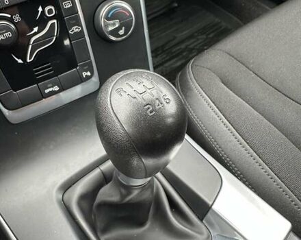 Бежевый Вольво B60, объемом двигателя 1.6 л и пробегом 215 тыс. км за 10300 $, фото 33 на Automoto.ua