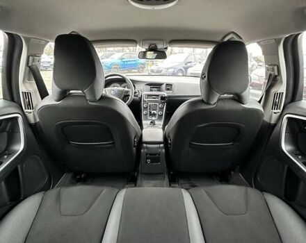 Бежевый Вольво B60, объемом двигателя 1.6 л и пробегом 215 тыс. км за 10300 $, фото 13 на Automoto.ua