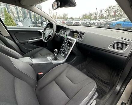 Бежевый Вольво B60, объемом двигателя 1.6 л и пробегом 215 тыс. км за 9700 $, фото 23 на Automoto.ua