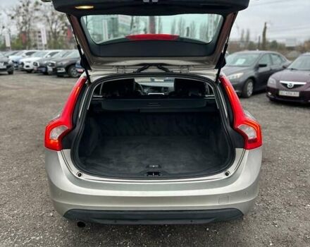 Бежевый Вольво B60, объемом двигателя 1.6 л и пробегом 215 тыс. км за 9700 $, фото 11 на Automoto.ua