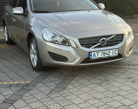 Бежевий Вольво B60, об'ємом двигуна 1.56 л та пробігом 255 тис. км за 8550 $, фото 2 на Automoto.ua